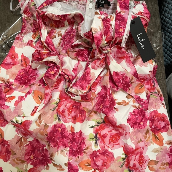 NWT Lulu’s Pink Floral Romper - Size Small - Picture 2 of 3